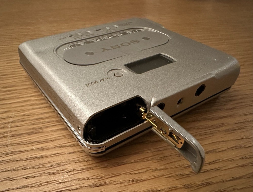 Sony MZ-E35 Walkman Portable MiniDisc MD Player - Please Read