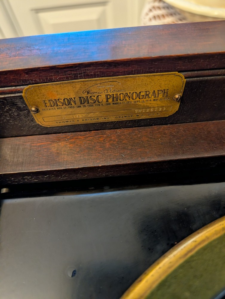 Antique Edison Phonograph Record Player Cabinet.  Includes one record.