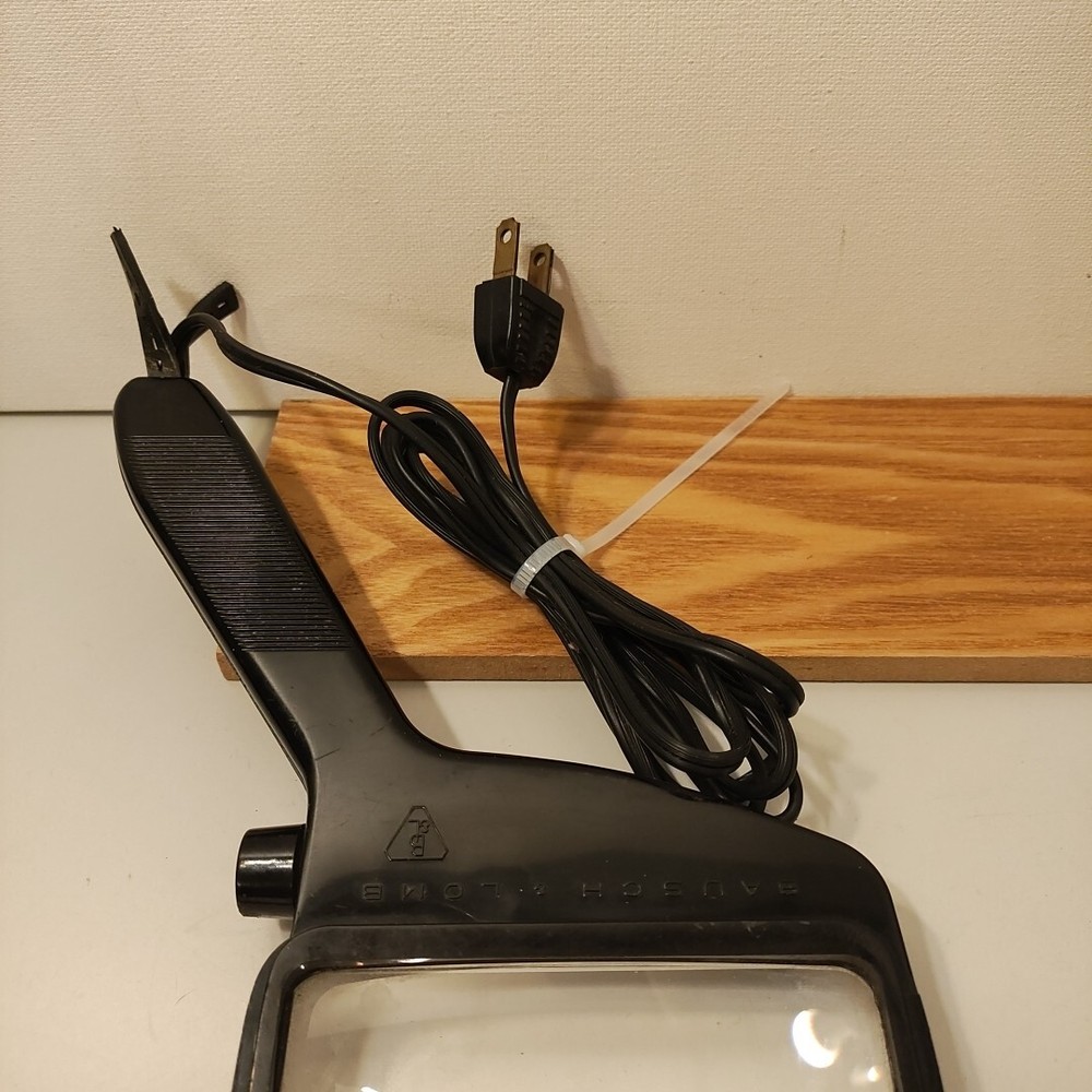 BAUSCH & LOMB Optical Lighted Magnifier Glass Rectangular Reader Hand Held