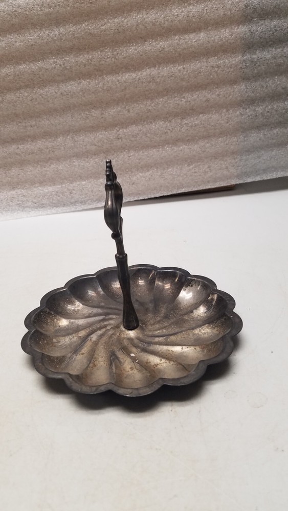 8" Silver Plated Scalloped Edge Design Candy Dish with Handle (M)