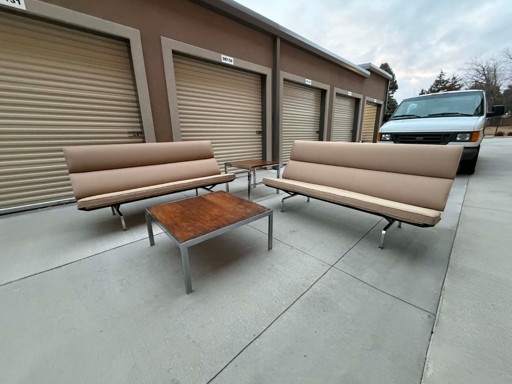 Charles and Ray Eames for Herman Miller in 1954 Sofa Compact designe