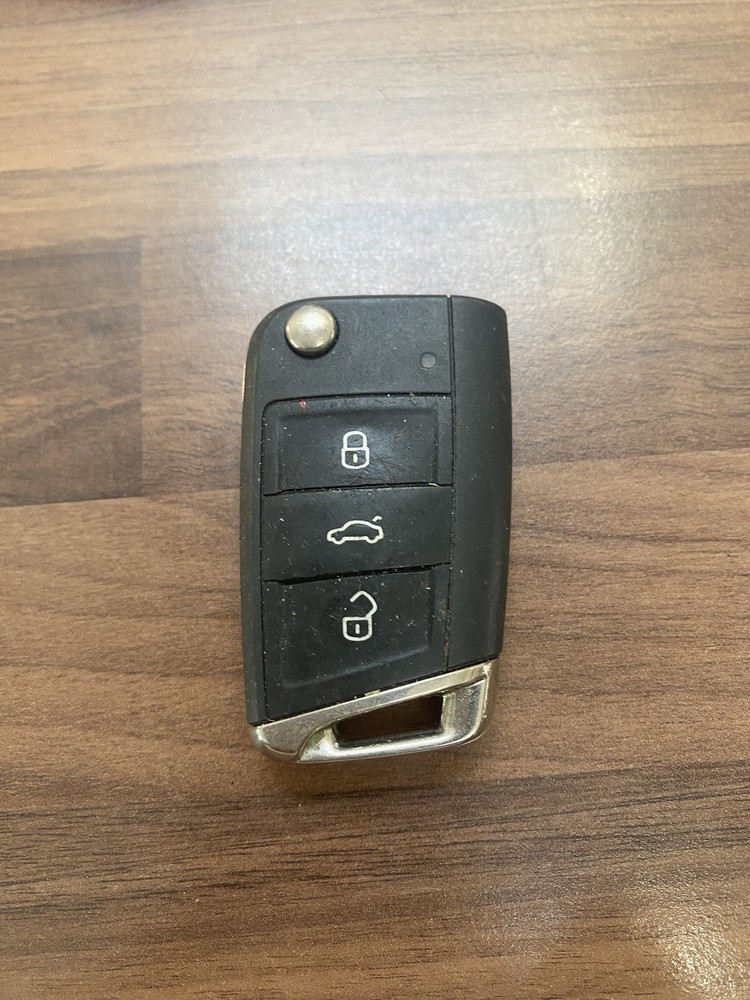 VW GOLF / POLO BUTTON REMOTE FLIP KEY FOB USED