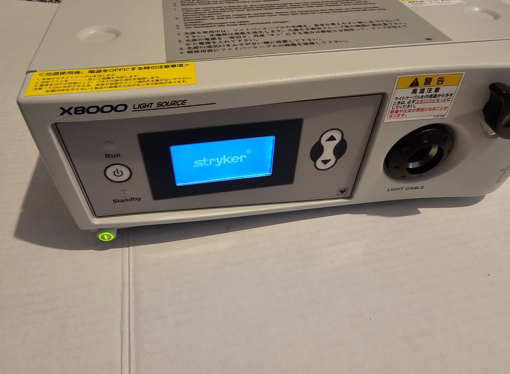 Stryker Light Source X8000