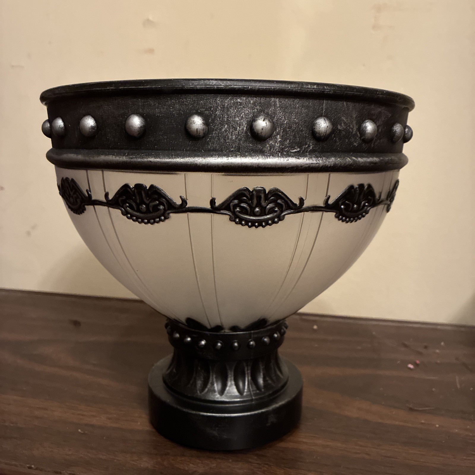 Gemmy Halloween Light Up Goth Pedestal Candy Bowl Red Flame Look Spooky!
