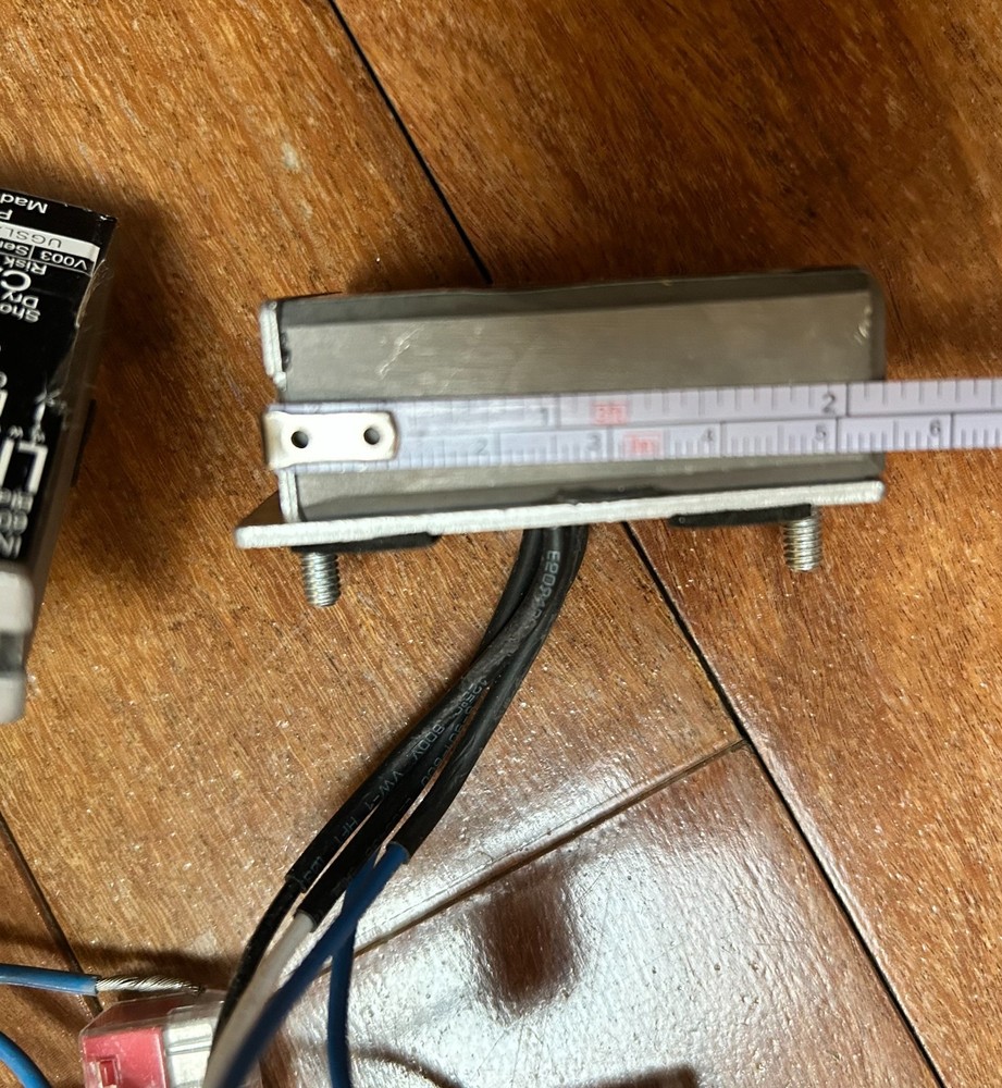 LET-60 BF 120, 12v, 60w bottom exit with studs, dimmable electronic transformer