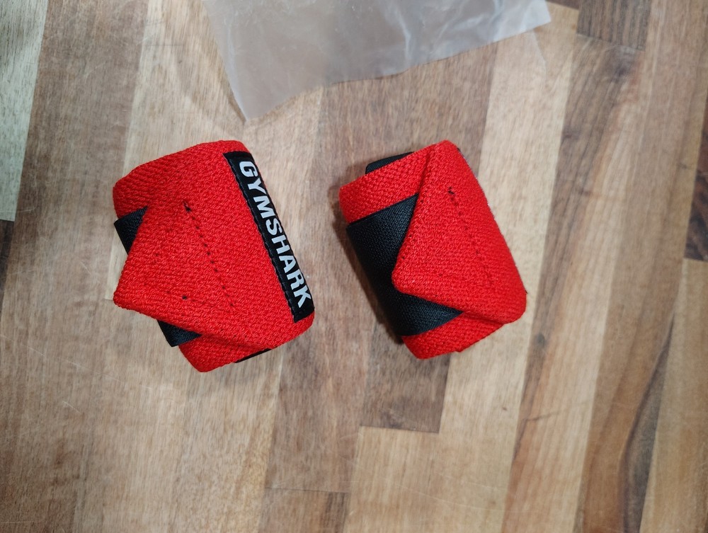 GYMSHARK WRIST STRAPS One Size Red