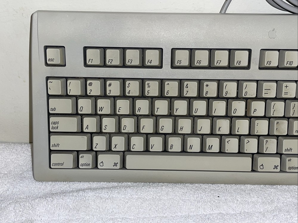 Vintage Apple M2980 AppleDesign Keyboard Computer
