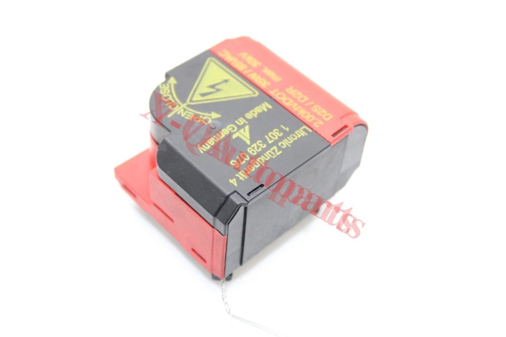 02-06 MINI COOPER S Headlight Ballast Igniter Socket.