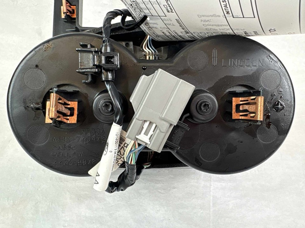 Cup Holder LINCOLN MKT 12
