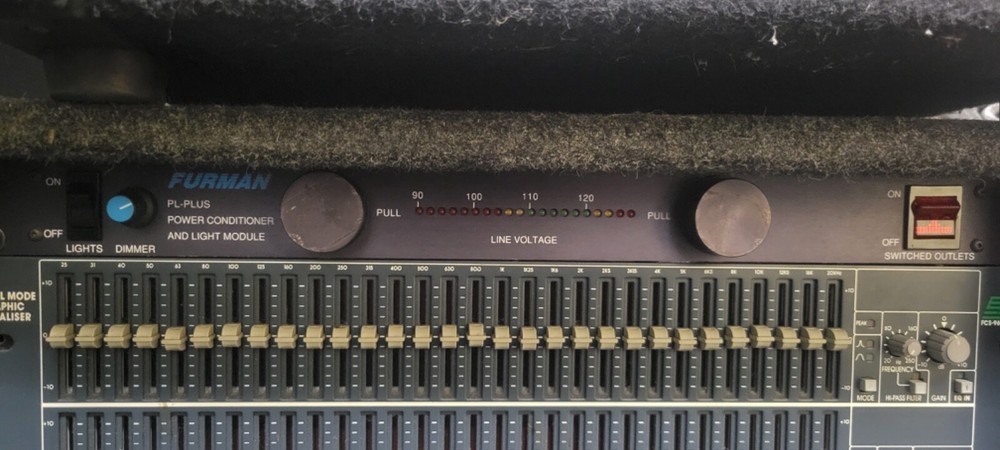 USED - Furman PL-PLUS Power Conditioner With Voltmeter/Ammeter