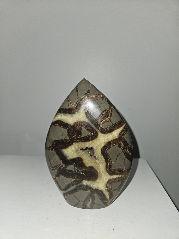 Utah Septarian Geode Sculpted/Polished Into Caleite Crystal "Nice"