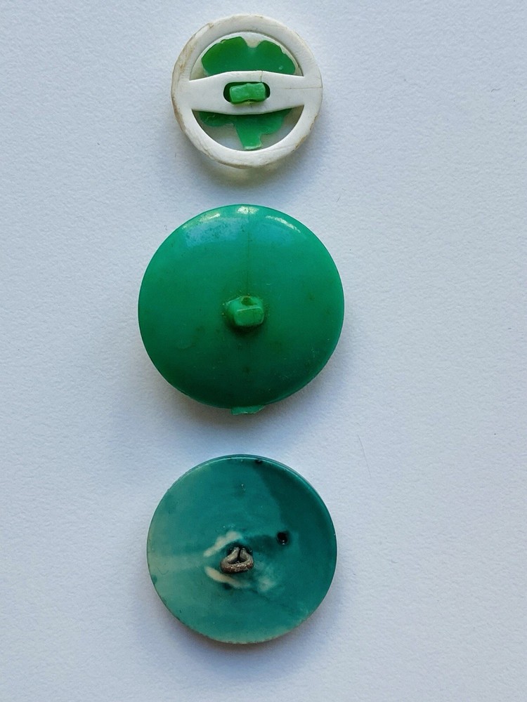 One Dozen Vintage Celluloid Buttons 2472)