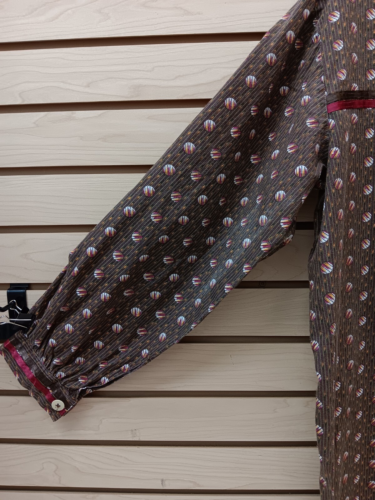 XL HOMEMADE BROWN BALL DESIGN NATIVE AMERICAN INDIAN LONG SLEEVE RIBBON SHIRT