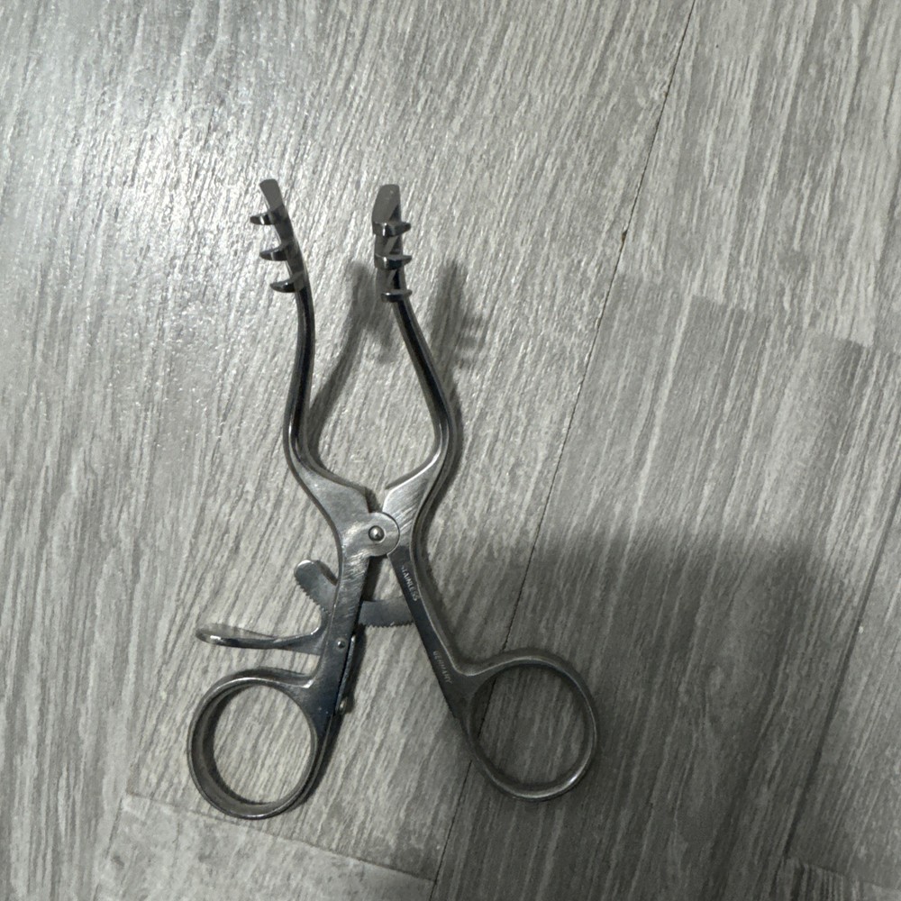 V Mueller AU14190 Wullstein Retractor, Sharp Prongs