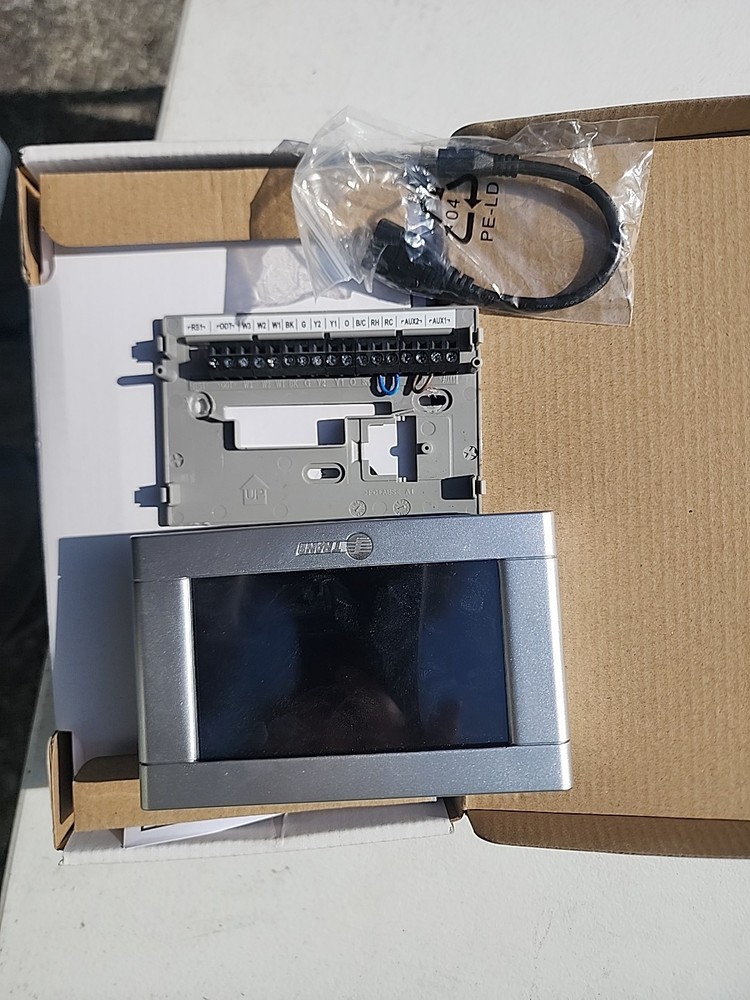 XL824 Connected Control Programmable Wi-Fi Thermostat TCON82452D