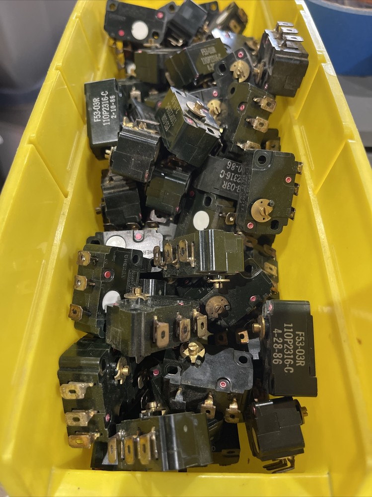 Qty 5 CHERRY COIN SWITCH F53-03R