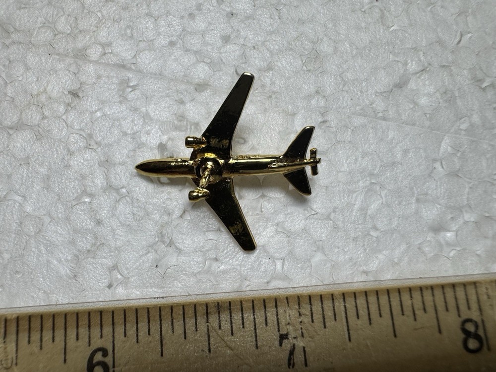 Boeing 737 Lapel Pin
