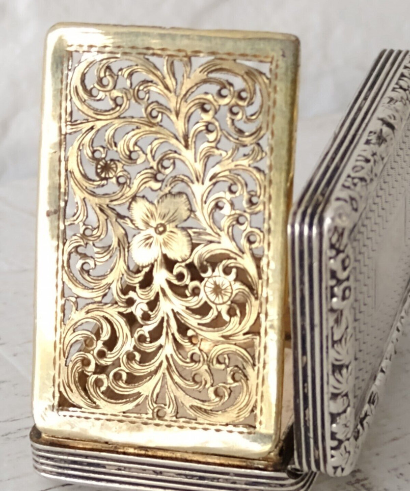 Fine Quality Georgian Solid Silver Vinaigrette - Birm. 1825.