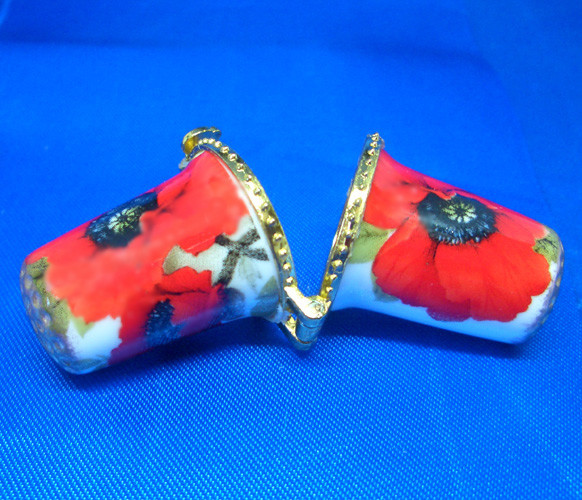 Birchcroft Needle Case -- Vibrant Red Poppy