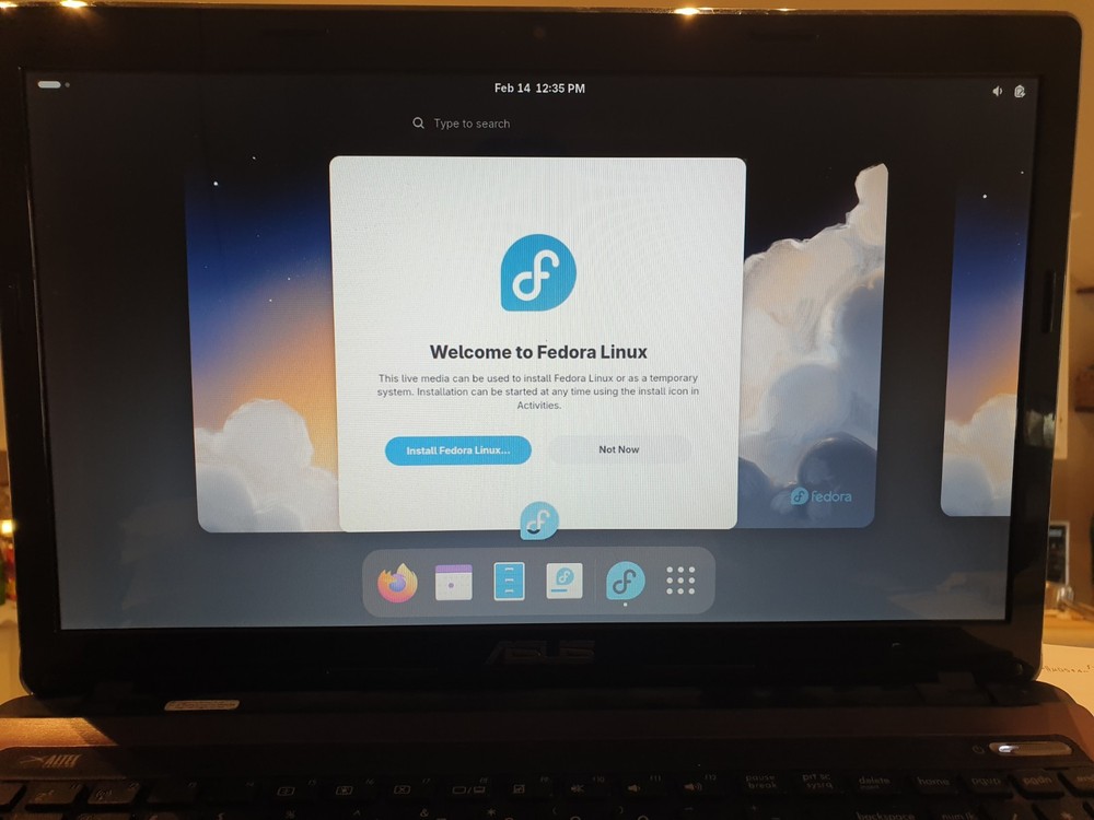 Linux Fedora V43-1.6, 64-bit, Bootable Live and Install USB Flash Drive