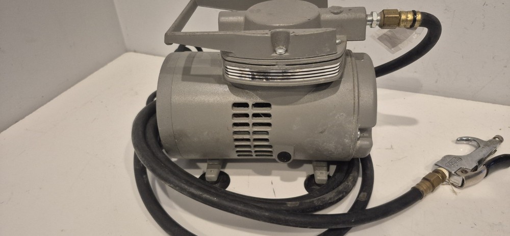 Thomas Model 915EA18-088 Piston Air Compressor
