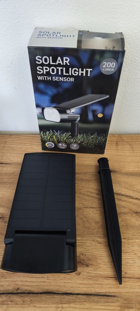 Outdoor LED spotlight light - solar panel - motion sensor IP65 6500k