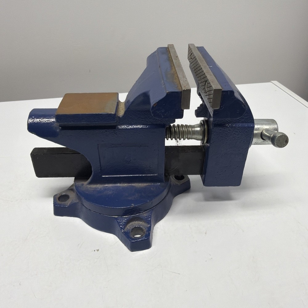 Yost Bench Vise. LV-4 4 1/2