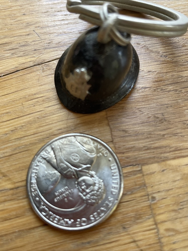 vintage keychain Bobby Hat England ER