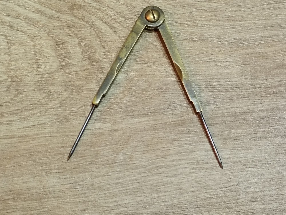 BRASS VINTAGE POINT DIVIDERS