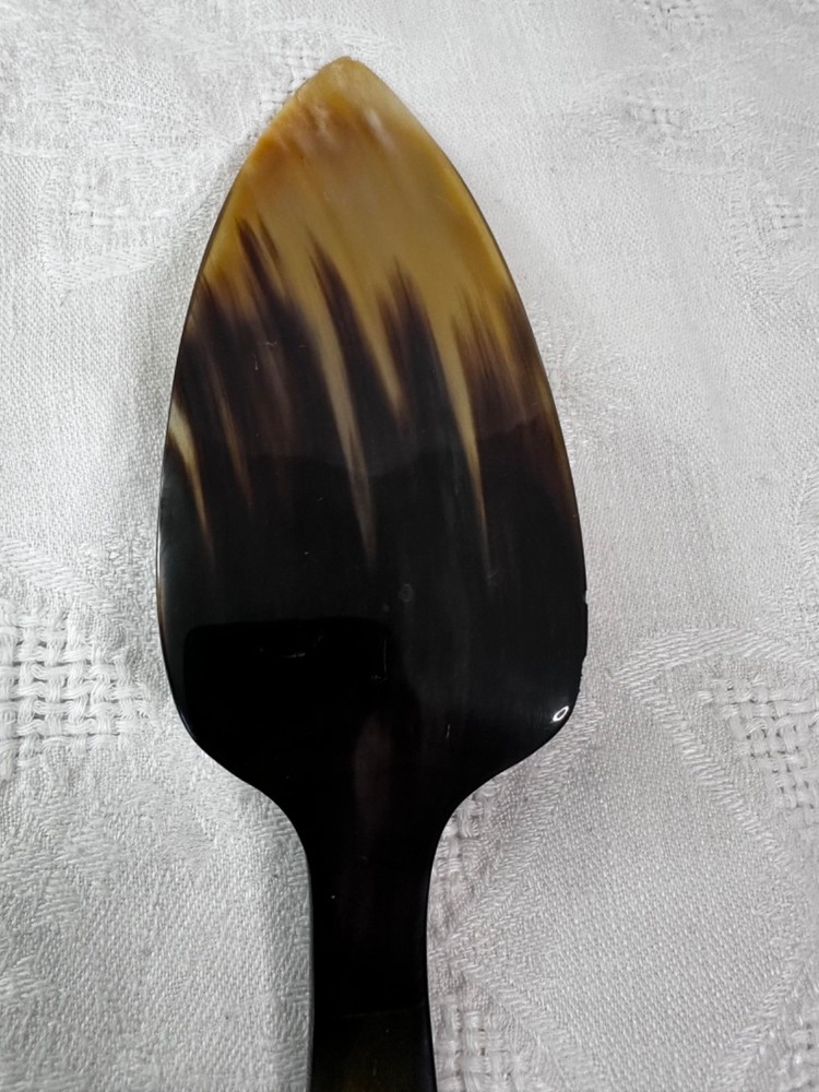 11" Artisan Horn Cake or Pie Server