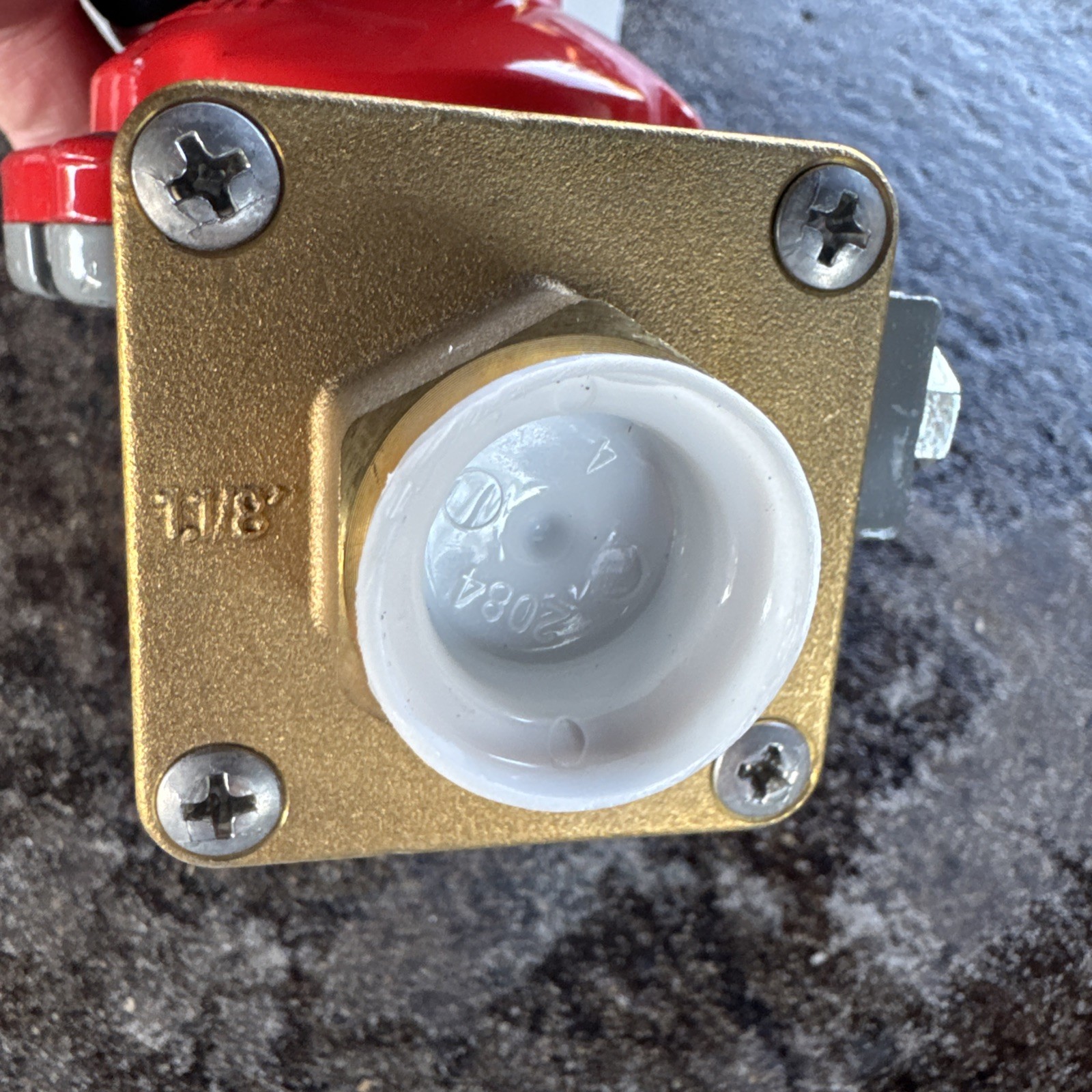 Cavagna Kosan 988HP-05 1st Stage Propane Regulator Outlet 1/2" NPT Inlet POL