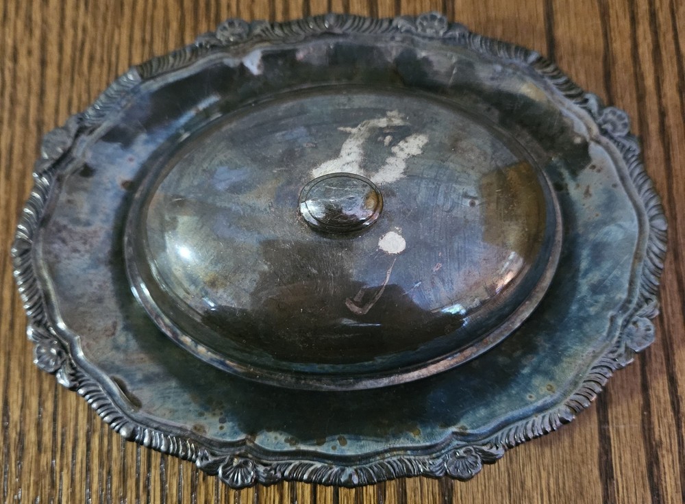 SILVER-PLATED OVAL-SHAPED BUTTER DISH & COVER BY ONEIDA