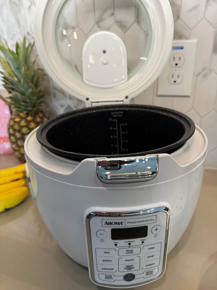 Aroma Professional Multicooker | Large | 20 cups || New || Open Box