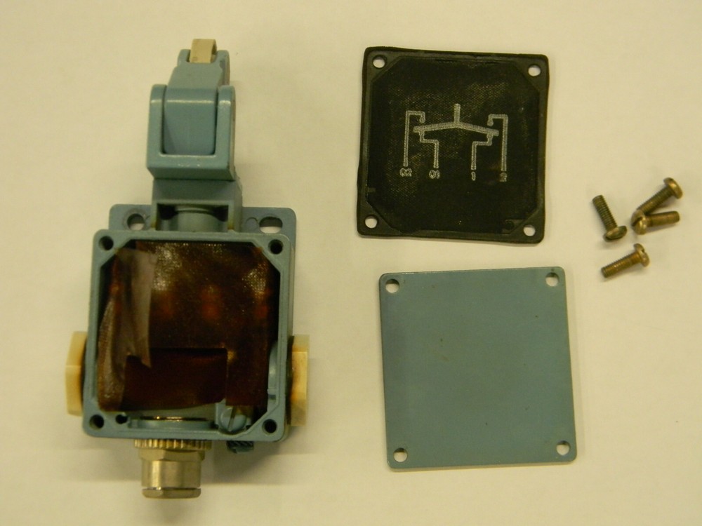 Crouzet 83-841-0 Roller Lever Limit Switch  P4