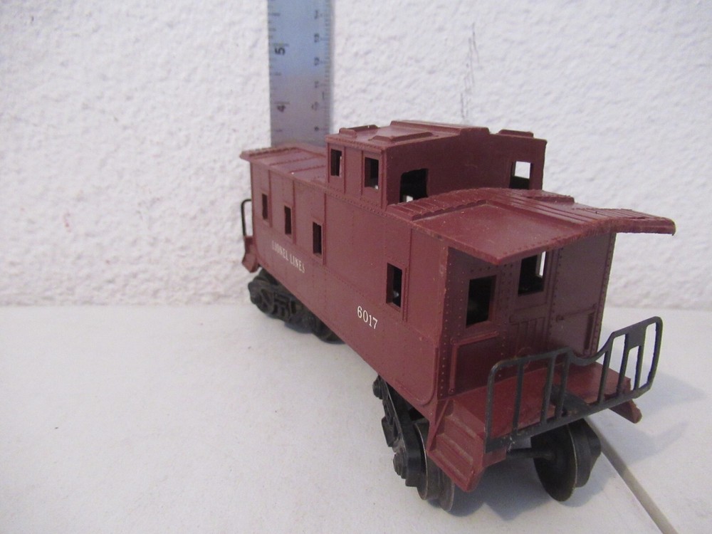 Vintage Lionel 6017 brown Caboose