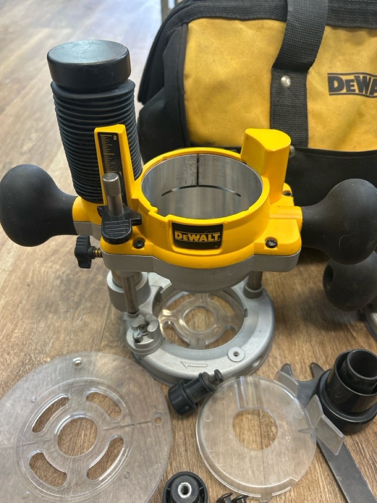 DEWALT DW618 (SBL015300)