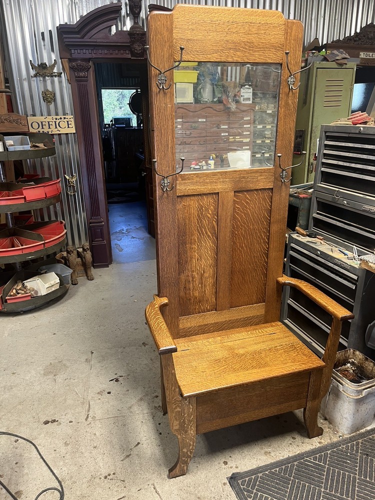 Oak Hall Seat