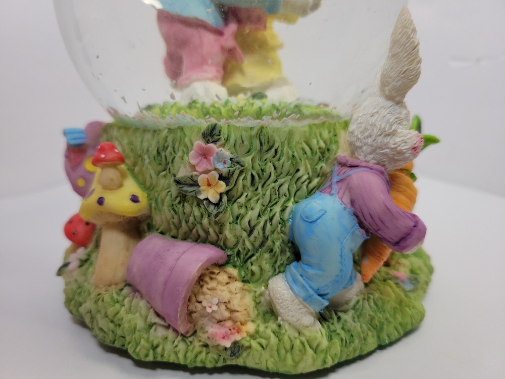 Easter Bunny Snow Globe Plays "Easter Parade" Works Great EUC Very Cute
