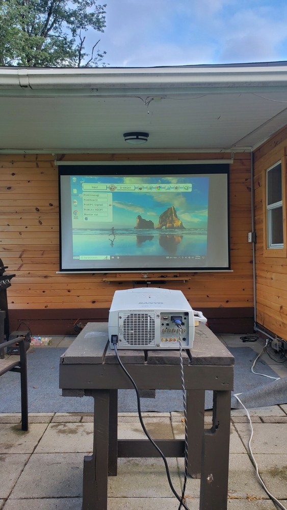 Sanyo PLC-XP56 Projector