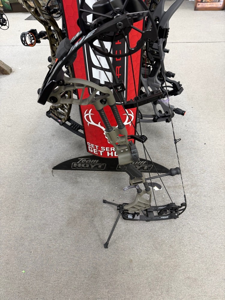 Prime Archery Divide 33 70lb GREAT CONDITION Store display