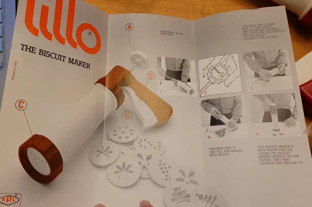 Vintage Lillo Biscuit Maker with 24 Discs NEW! (Complete set)