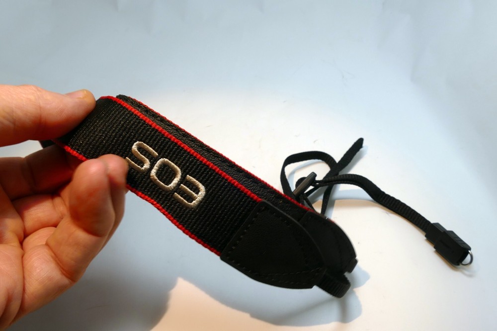 Canon EOS Digital Camera Neck Shoulder Strap - missing buckle at the end