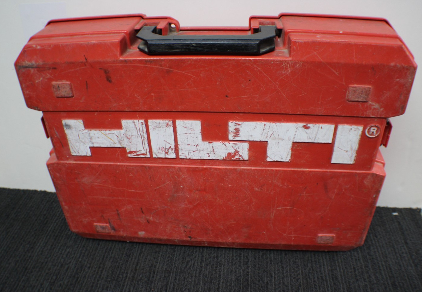 Hilti TE24 - 115V Corded Rotary HAMMER DRILL - W/Hard Shell Case.