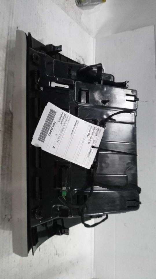 XC60      2018 Glove Box 548004