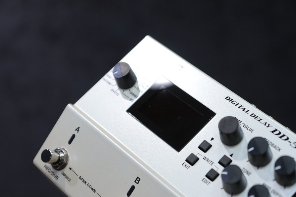 Boss DD-500 Digital Delay 12 Versatile Delay Modes with Looper Effect Pedal