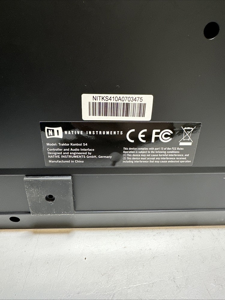 Native Instruments Traktor Kontrol S4 DJ Controller Midi Turntable