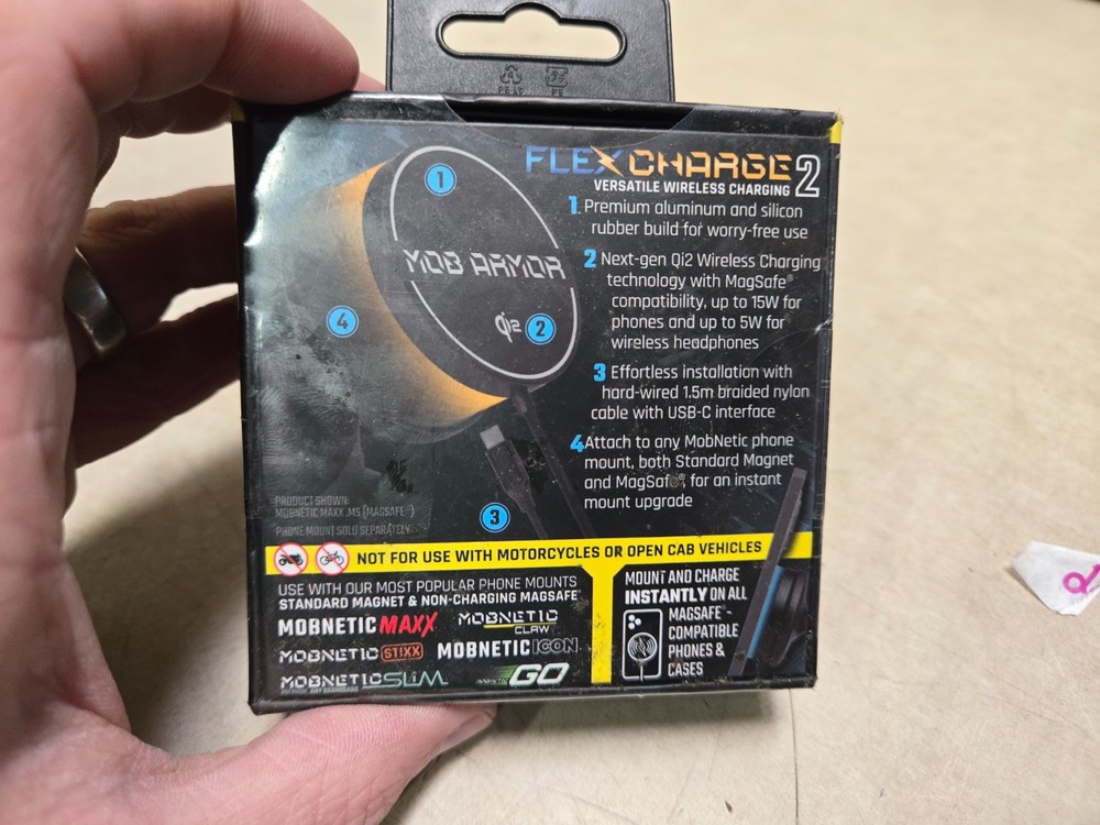 Sealed Mob Armor Flex Charge 2 Magnetic Mount USB-C for iphone / android