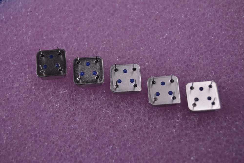 5 (Five) Ecliptek EC11 Series 20 MHz 8-Pin DIP oscillators 5V