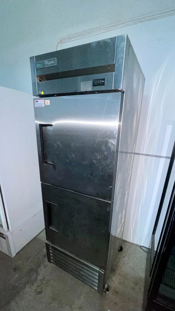 27" One Section Reach In Freezer, (2) Left Hinge Doors, 115v