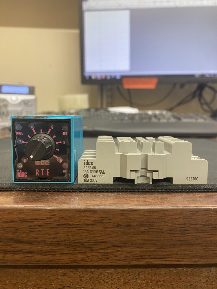 IDEC ELECTRONIC TIMER TYPE RTE-B11 11 PIN TIMING RELAY WITH IDEC SR3B-05 SOCKET